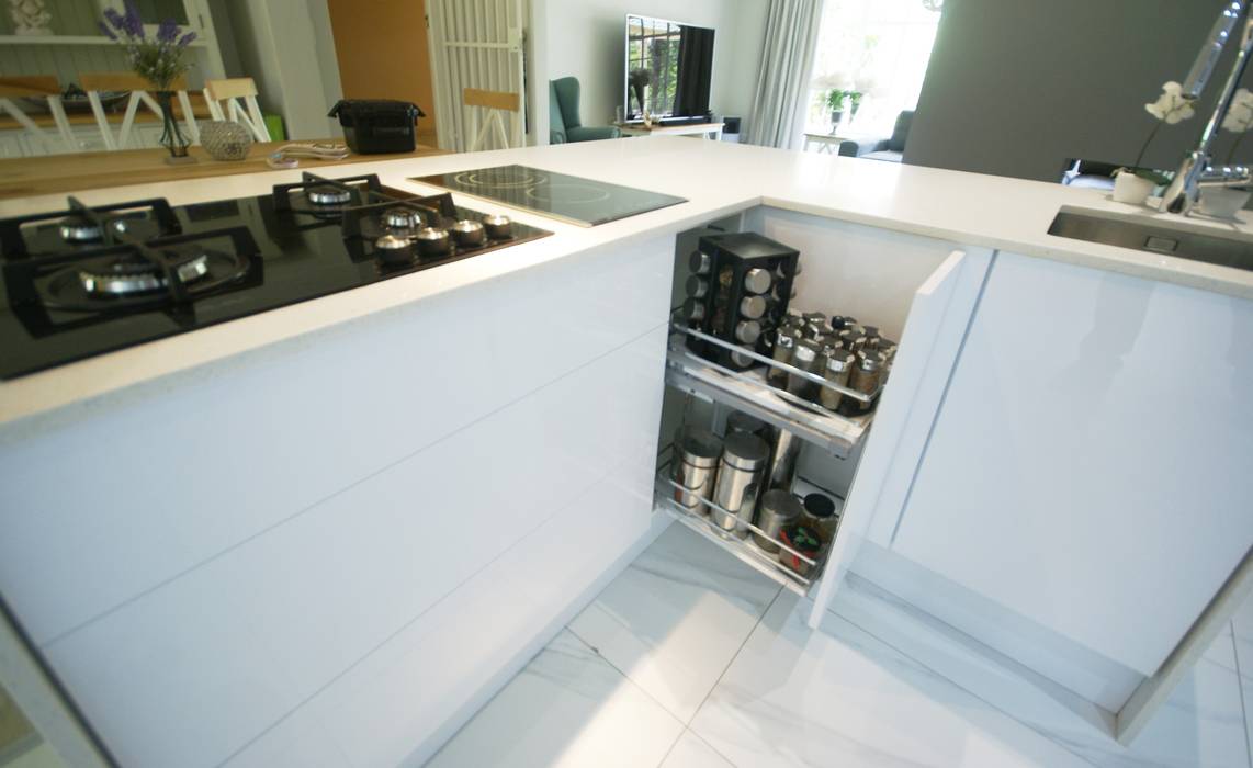 Mixing Glass with High Gloss - Modern & Elegant , Signature Kitchens Signature Kitchens