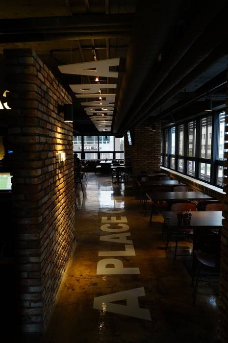 NINE PUB, AVANT DESIGN GROUP AVANT DESIGN GROUP Commercial spaces Bars & clubs