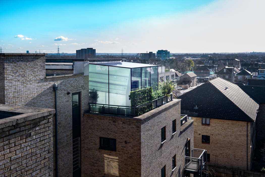 South West London homify شرفة زجاج glass box extension,iq glass,structural glazing,penthouse,london,glass beams,glass extension,rooftop,rooftop extension