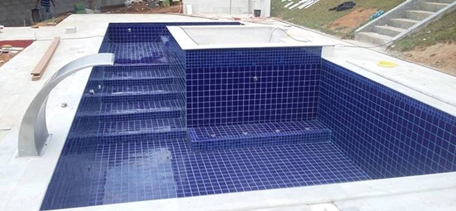 Piscina com bar e prainha AGM Construções / Reformas de Casas construção piscinas, piscina com prainha, piscina aquecida, piscina borda infinita, piscina com cascata