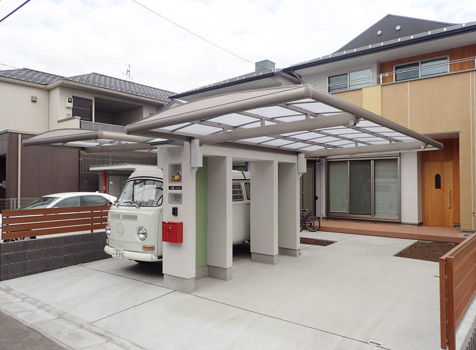 川越新宿町 街中の家（三軒両隣の家）川越駅から徒歩5分。街中の暮らし, （株）独楽蔵 KOMAGURA （株）独楽蔵 KOMAGURA Eclectic style garage/shed