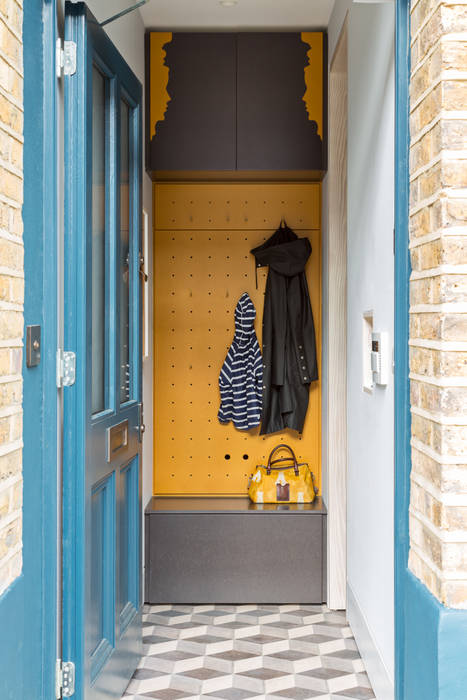 Entranceway Shape London Modern corridor, hallway & stairs