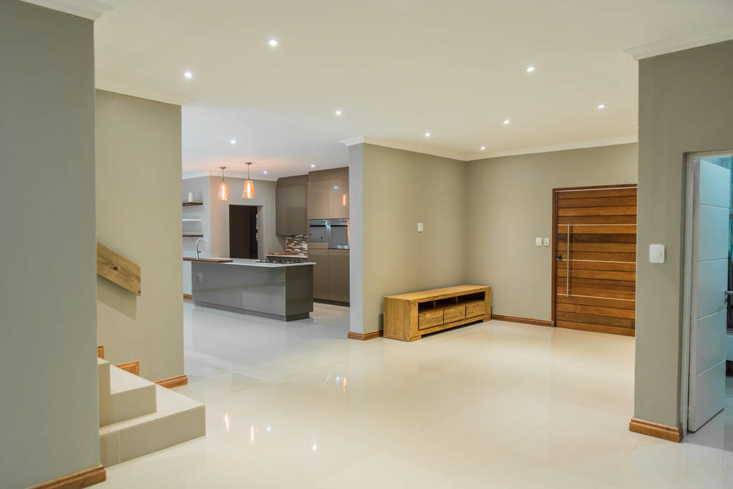 Gamito Residence: Open interiors TOP CENTRE PROPERTIES GROUP (PTY) LTD Modern living room