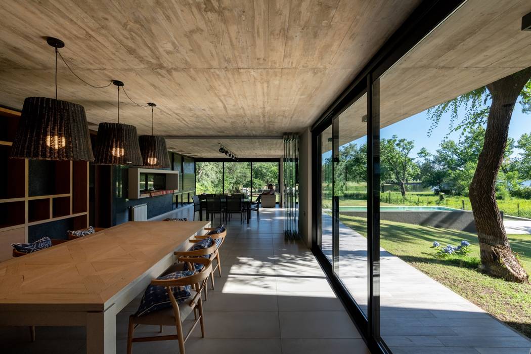 CASA CÁNDIDA , KARLEN + CLEMENTE ARQUITECTOS KARLEN + CLEMENTE ARQUITECTOS Dining room کنکریٹ