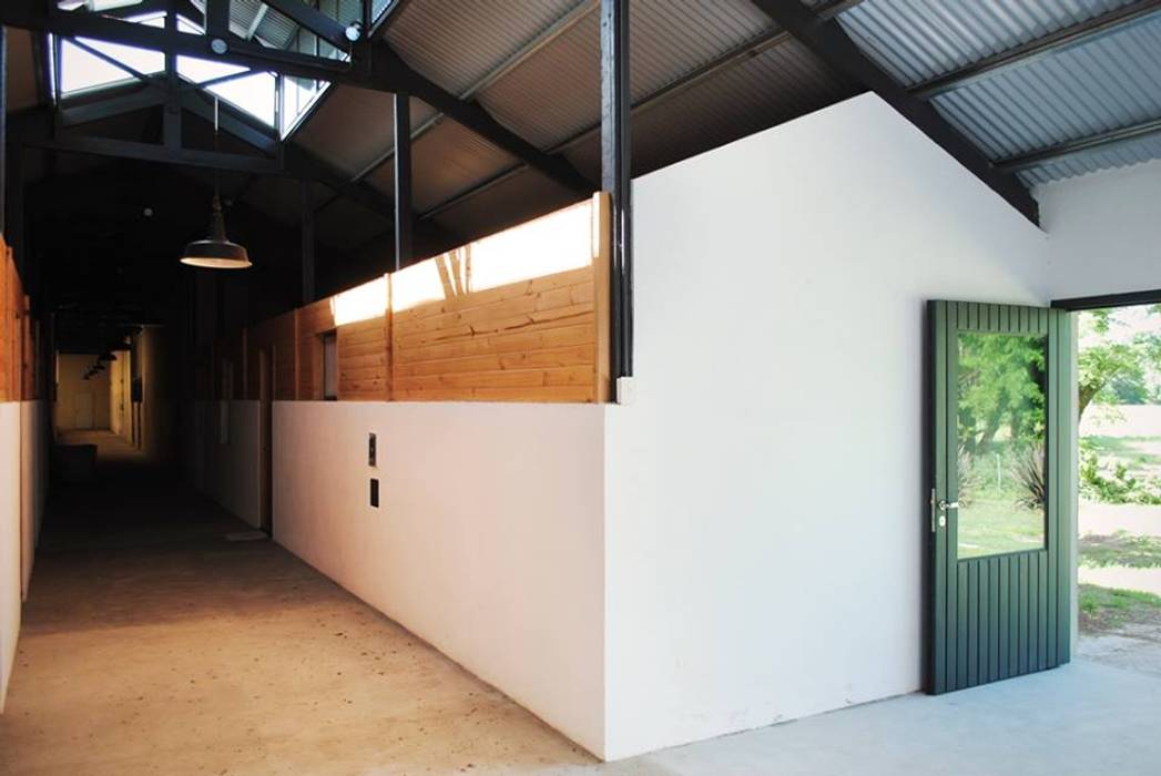 Las Casitas / Caballerizas en Lujan, BARRO arquitectos BARRO arquitectos 度假別墅