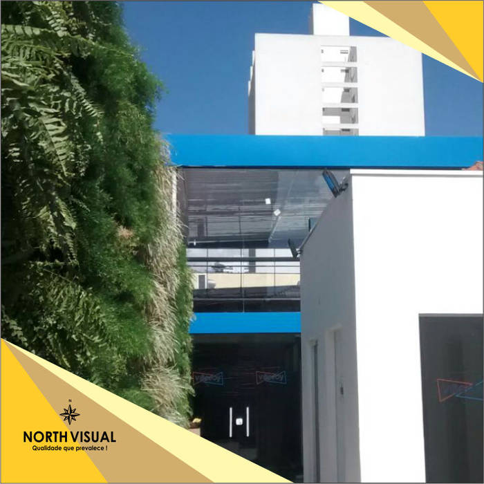 Letreiro em jardim vertical e Revestimento em Acm , North Visual - Letreiros e Fachada em Acm North Visual - Letreiros e Fachada em Acm กำแพง อลูมิเนียมและสังกะสี