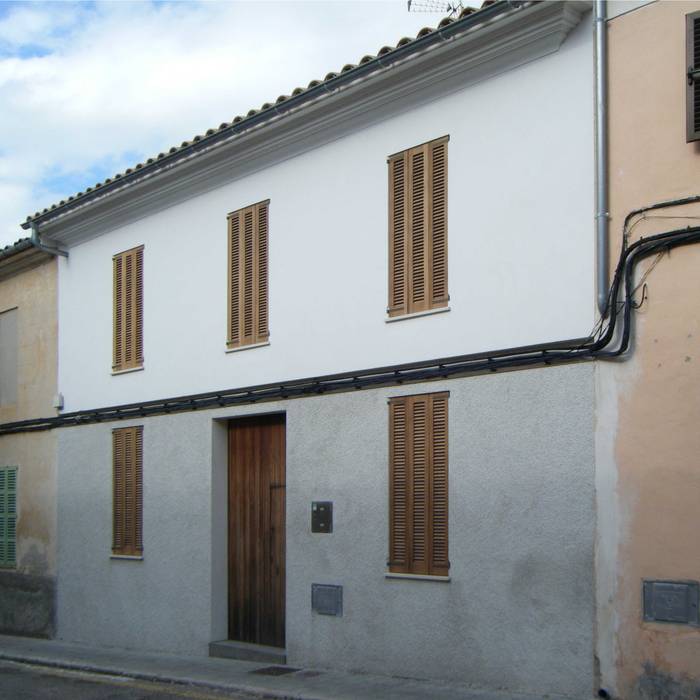 Fachada principal reformada homify Casas unifamilares fachada,acabados,ventanas