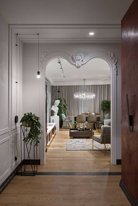 Арка декорирована лепниной в проекте Neoclassical Virility V.Concept studio Коридор, прихожая и лестница в эклектичном стиле