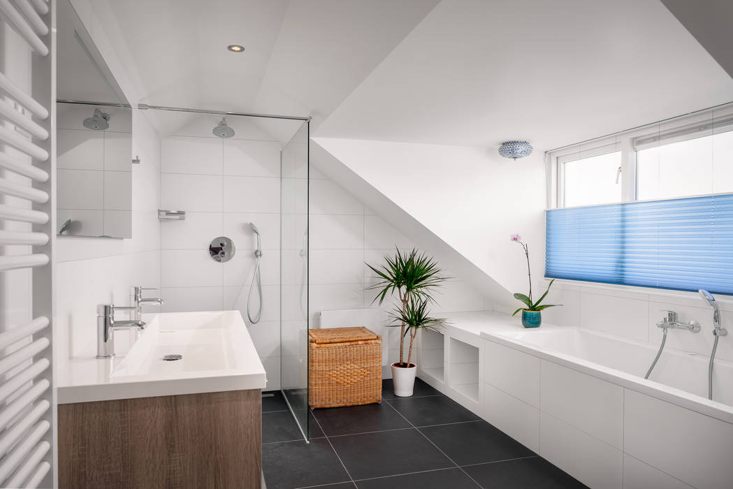 badkamer verbouwing jaren 50 bungalow robin hurts architect Moderne badkamers Tegels