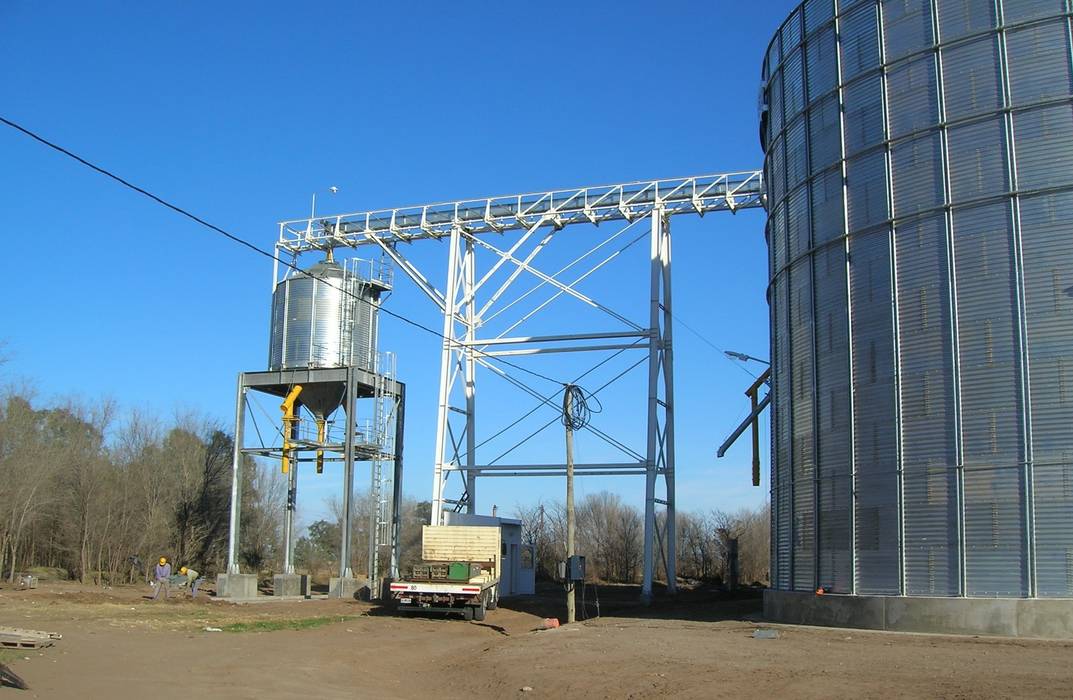 Silo Exclusivo para Trenes GR Arquitectura Espacios comerciales Hierro/Acero Concesionarios