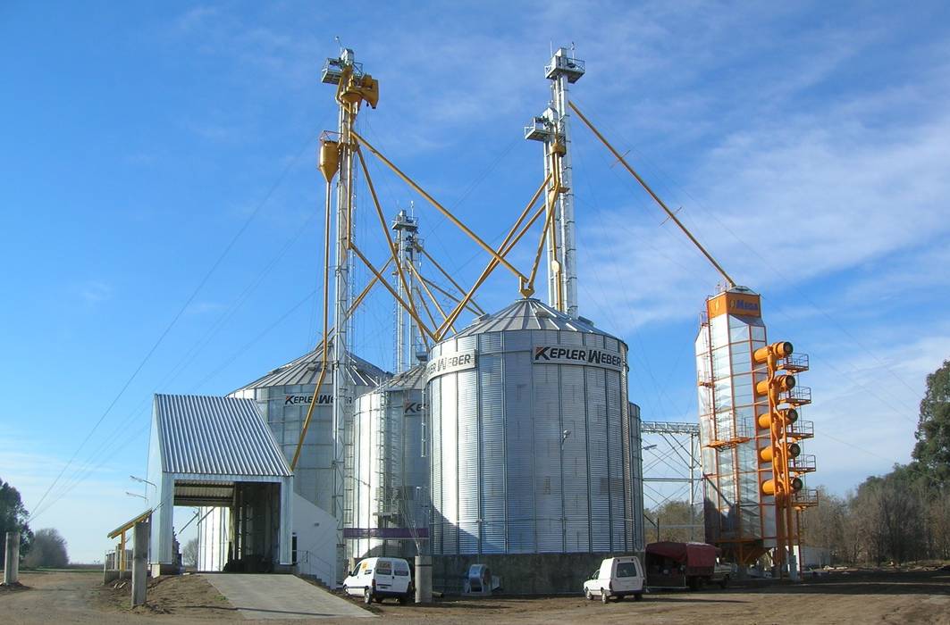 Instalacion de Silos y Norias GR Arquitectura Espacios comerciales Hierro/Acero Concesionarios