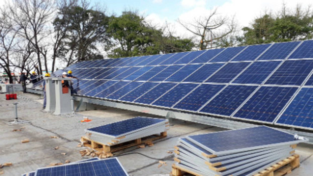 instalación de paneles solares Grupo MCB Espacios comerciales panel solar,Edificios de Oficinas