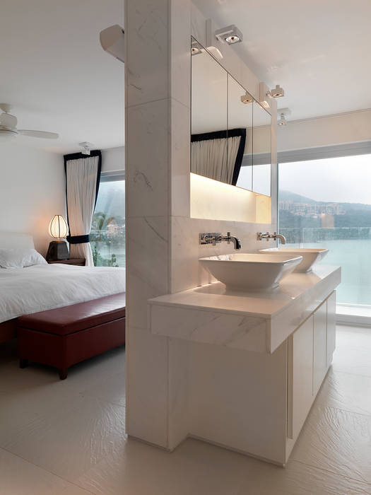 Water Front House - Clearwater Bay, Original Vision Original Vision Modern style bathrooms