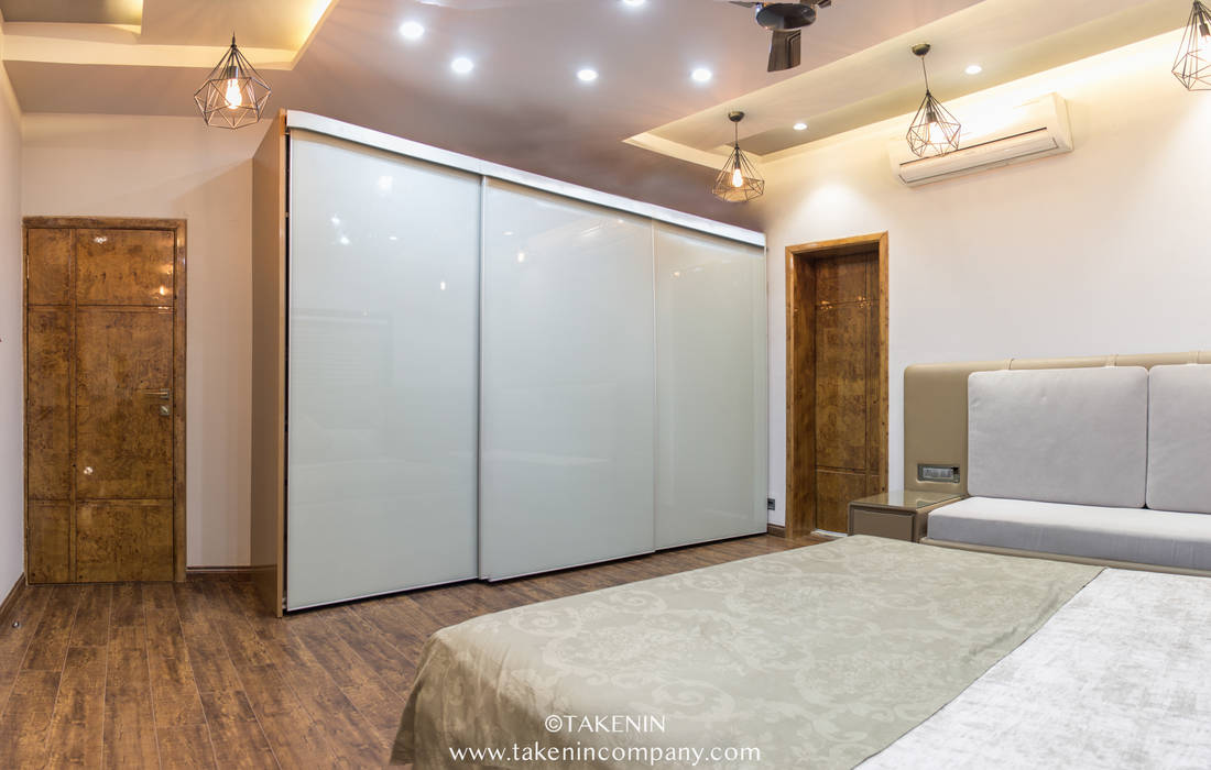 Rewari Residence, TakenIn TakenIn Modern Bedroom