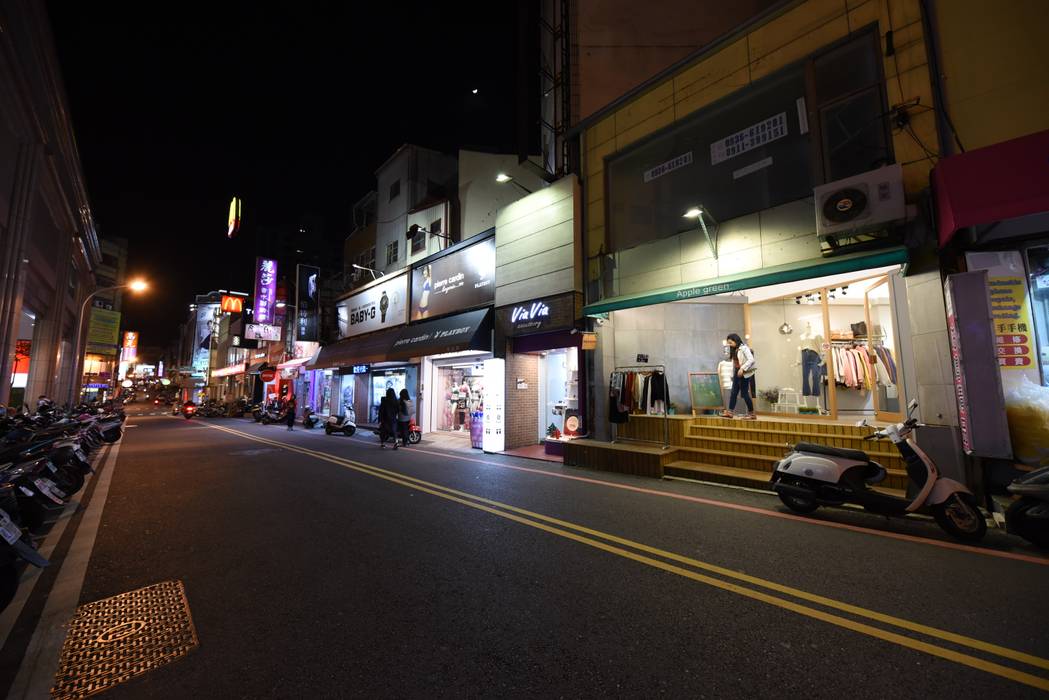 台南市西華南街精品店設計, 寶佳室內裝修工務所 寶佳室內裝修工務所 商业空间 實木 Multicolored 商業空間