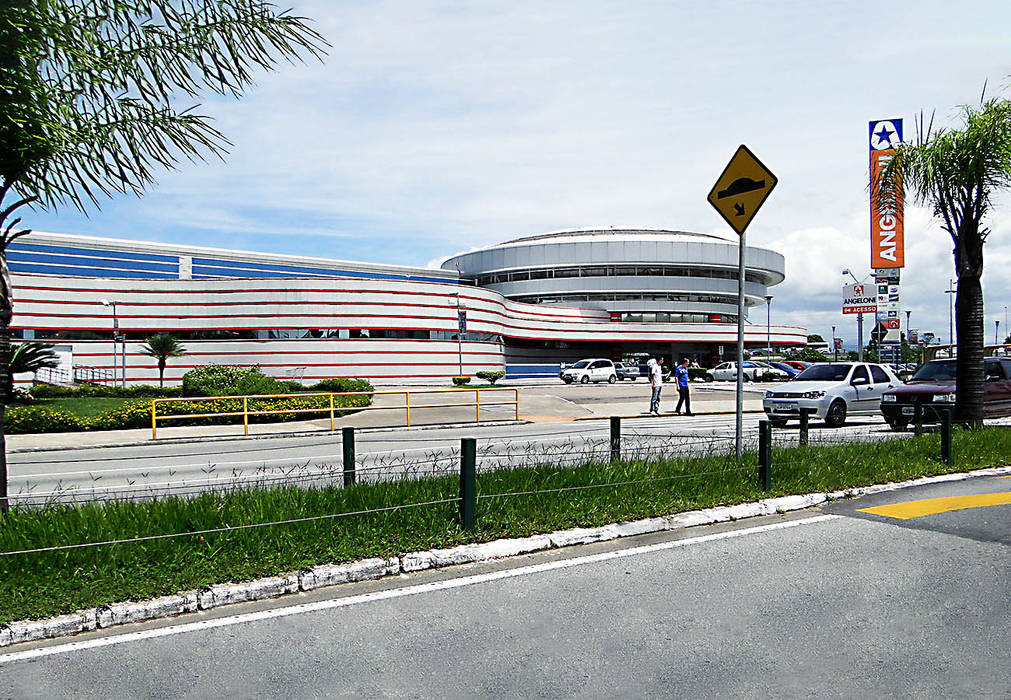 CENTRO COMERCIAL ANGELONI CAPOEIRAS – VERSÃO 02, Douglas Piccolo Arquitetura e Planejamento Visual LTDA. Douglas Piccolo Arquitetura e Planejamento Visual LTDA. Espaços comerciais Lojas e imóveis comerciais