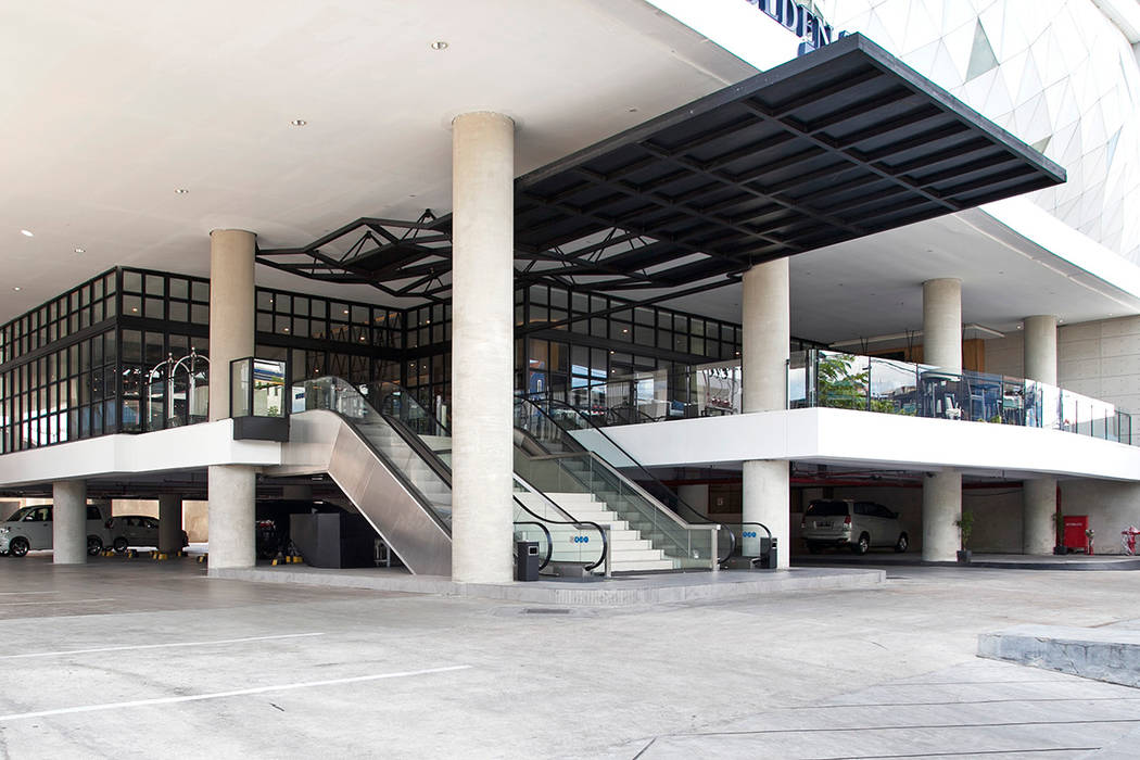 Exterior - Drop Off Area PHL Architects Ruang Komersial Hotels