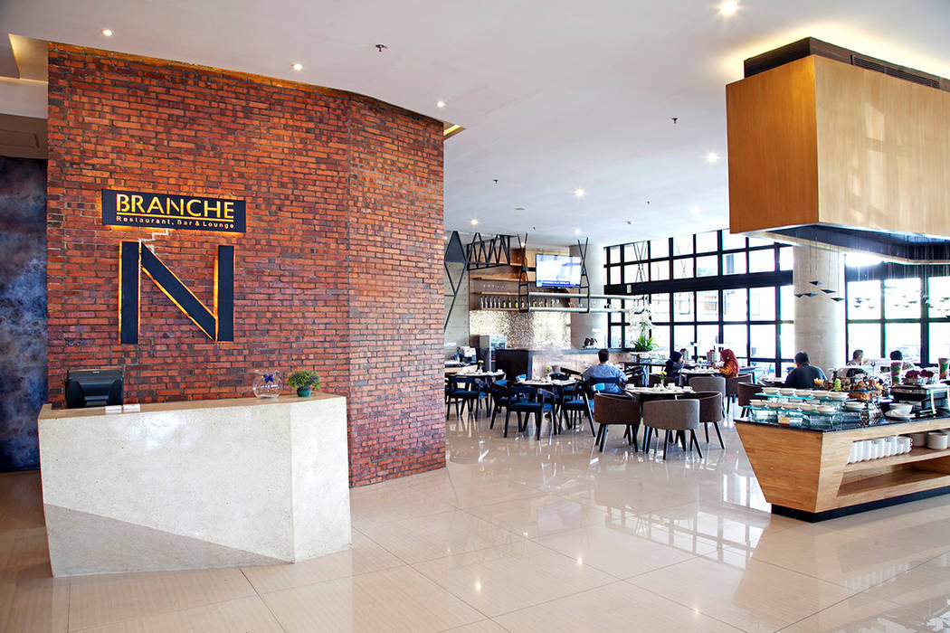 Interior - Restaurant PHL Architects Ruang Komersial Hotels