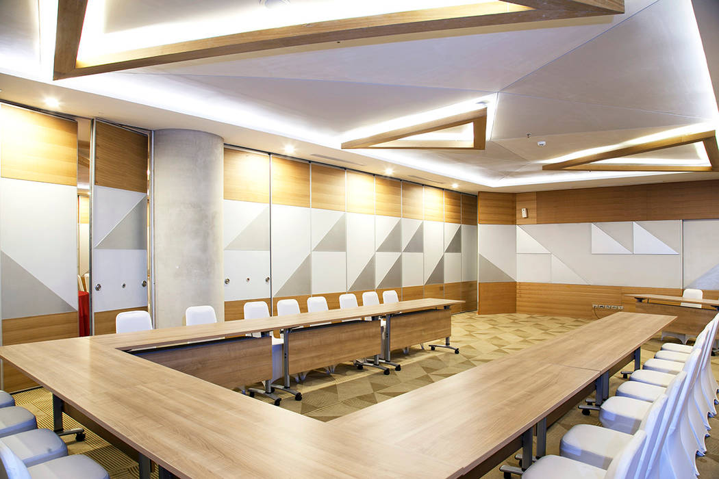 Interior - Meeting Room PHL Architects Ruang Komersial Hotels