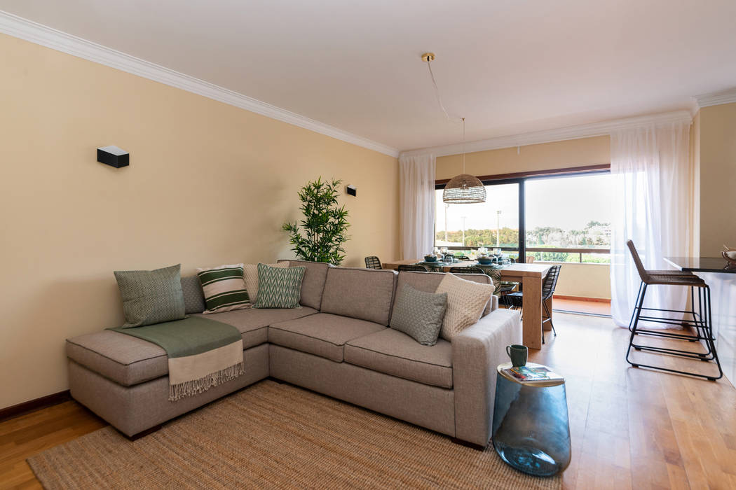 Cascais, Hoost - Home Staging Hoost - Home Staging Moderne Wohnzimmer Sofas und Sessel