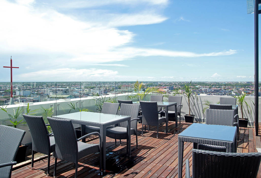 Exterior -Outdoor Breakfast Area PHL Architects Ruang Komersial Hotels