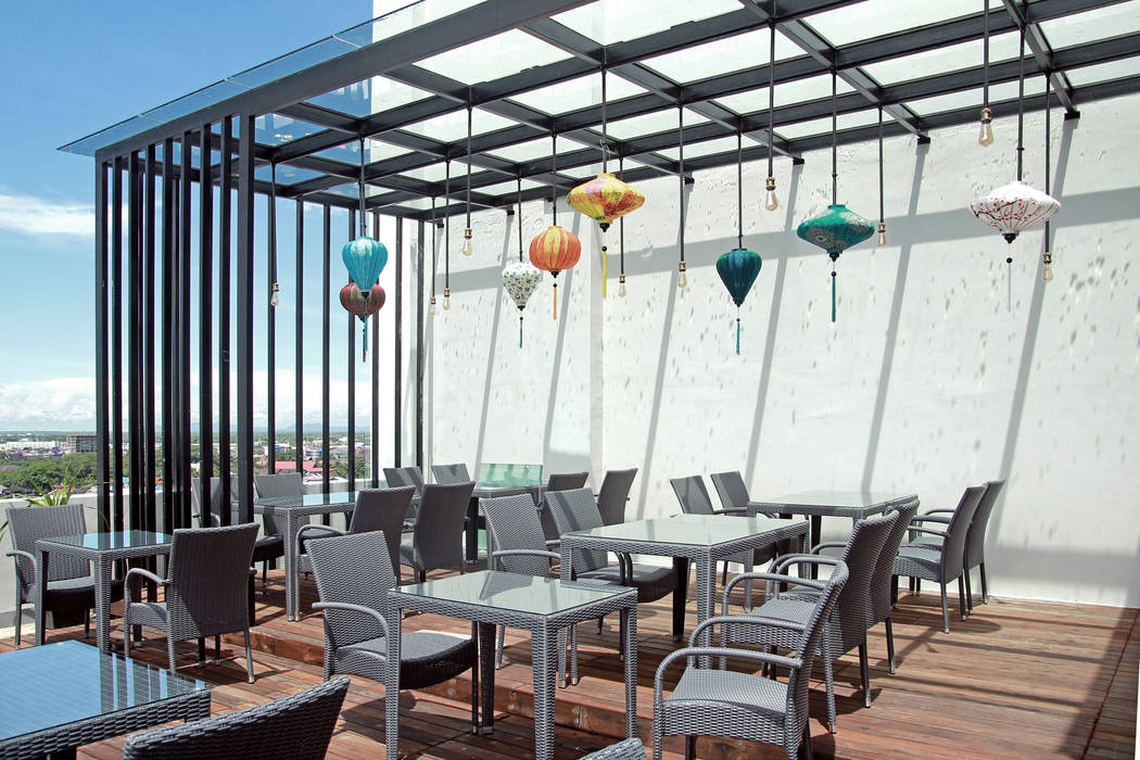 Exterior -Outdoor Breakfast Area PHL Architects Ruang Komersial Hotels