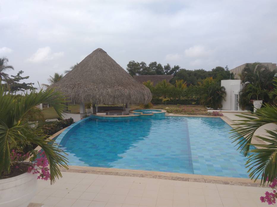 PISCINA BORDE INFINITO EN LA ISLA DE BARÚ (CARTAGENA DE ÍNDIAS), JAVIER NIEBLES Arquitecto JAVIER NIEBLES Arquitecto Bể bơi vô cực Bê tông cốt thép