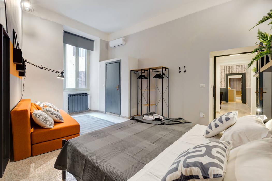 Appartamento adibito a casa vacanza, Creattiva Home ReDesigner - Consulente d'immagine immobiliare Creattiva Home ReDesigner - Consulente d'immagine immobiliare Kamar Tidur Gaya Industrial