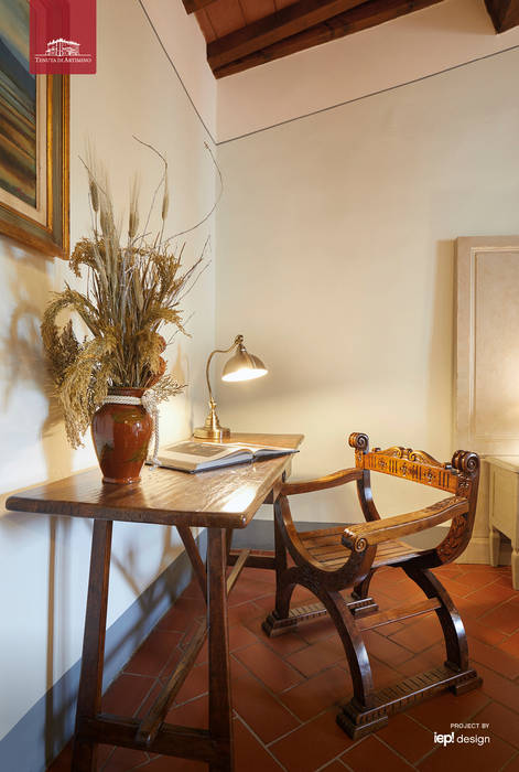 5 suites nel castello del borgo di Artimino , IEP! Design IEP! Design Espacios comerciales Hoteles