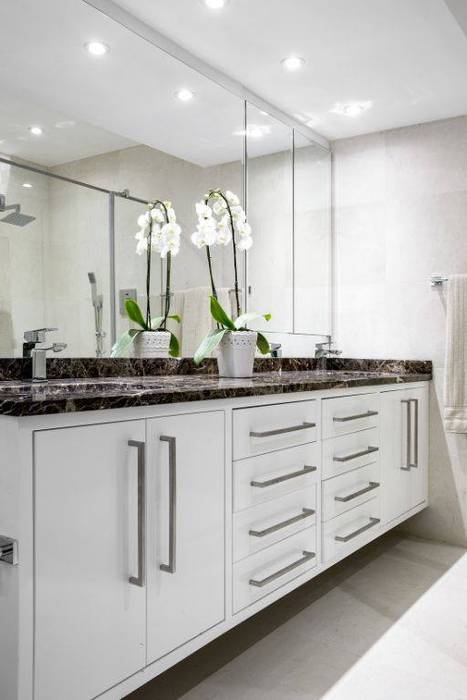 Main Bathroom Vanity Smartdesigns & Turnkey Projects PTY Ltd. Modern bathroom Wood Wood effect Medicine cabinets