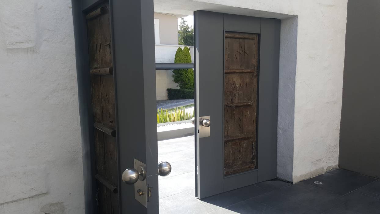 CASA CUMBRES, ESMETEVA ESMETEVA Front doors Metal