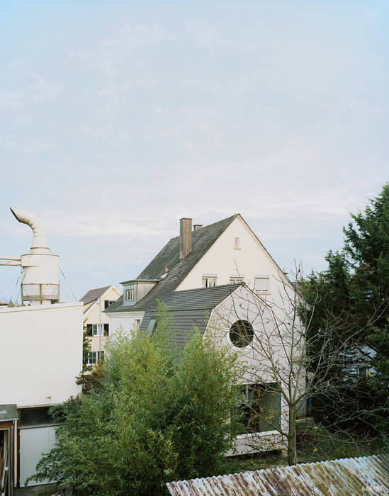 Wohnung mit Einliegerhaus AMUNT Architekten in Stuttgart und Aachen Kleines Haus Ziegel Kleines Haus,Wohnen im Garten,Gartenhaus,Gartenwohnung,traditionell modern