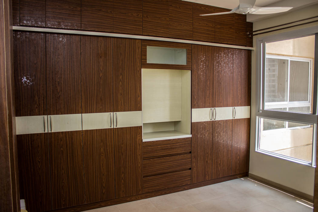 MASTER BEDROOM WITH WARDROBE SSDecor Small bedroom Engineered Wood Transparent