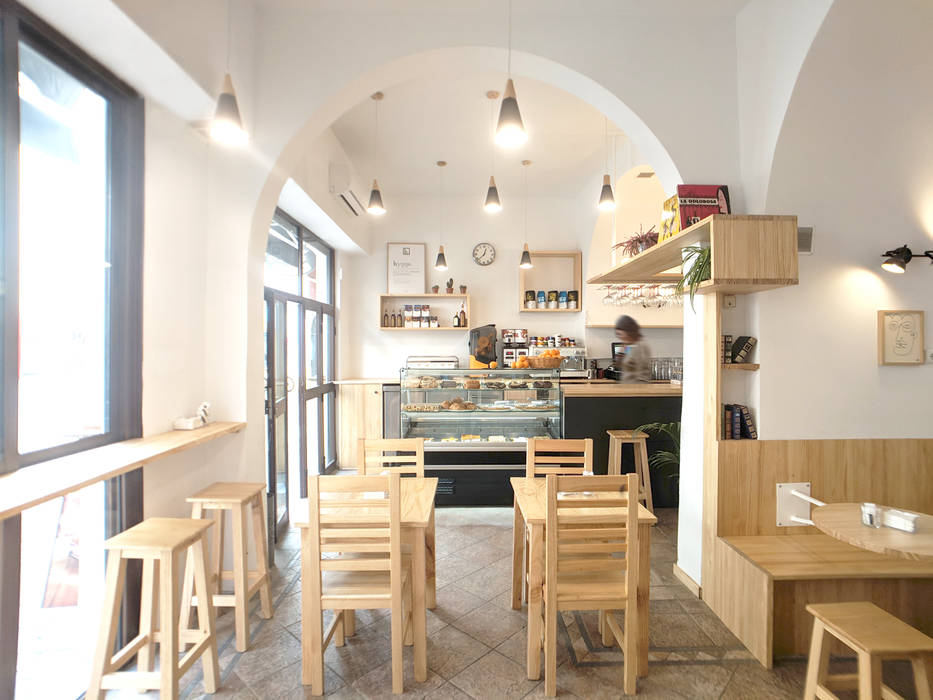 Interiorismo comercial de una cafetería en Córdoba, POA Estudio Arquitectura y Reformas en Córdoba POA Estudio Arquitectura y Reformas en Córdoba 상업공간 우드 우드 그레인 바 & 카페