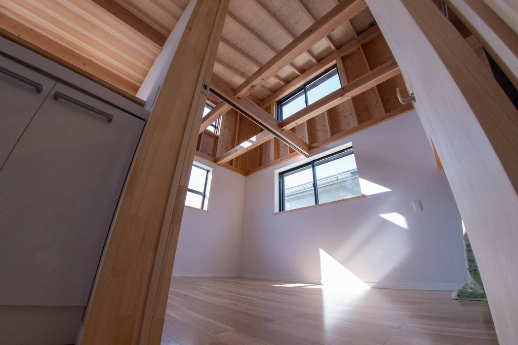有玉北町の家, 新田建築設計室 新田建築設計室 Teen bedroom Wood Wood effect
