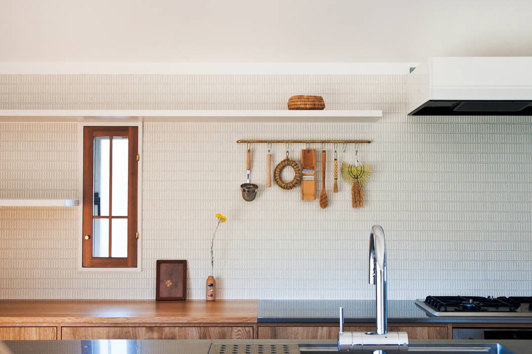 横山浩之建築設計事務所kitchen Units Wood White Homify