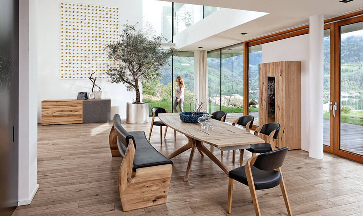 Conjunto de comedor con mesa blanca y sillas de madera maciza. Imagine Outlet Comedores de estilo moderno Madera Acabado en madera sillas,muebles,diseño,silla,Sillas y bancos