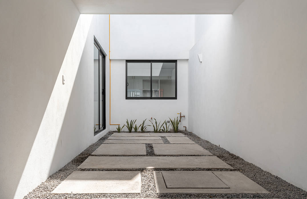 Casas Duplex, HMJ Arquitectura HMJ Arquitectura كراج يتسع لسيارتين طوب