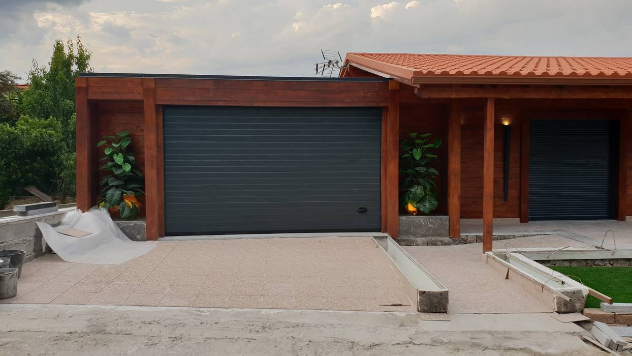 Garagem Breeze House Portões de garagem Plástico Garagem,Alpendre,Jardim,Entrada,Garagens,Alpendres,Entradas,Modulares,Modular,Casa,Casas,Jardins