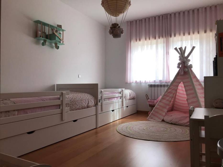 Quarto de irmãs - Lisboa, Oficina Rústica Oficina Rústica Eclectic style nursery/kids room Wood Wood effect Beds & cribs