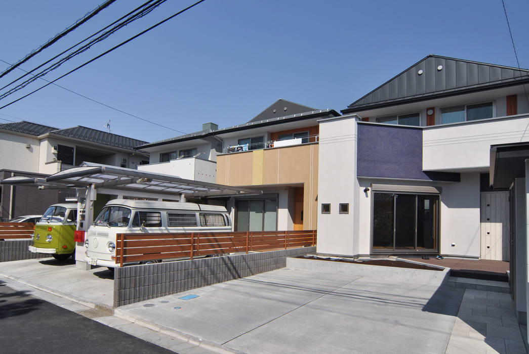 川越市新宿町 街中の家（土間路地のある家）, （株）独楽蔵 KOMAGURA （株）独楽蔵 KOMAGURA Дома с террасами