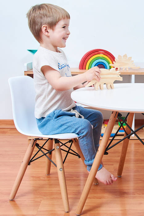 Set mesa y sillas eames, Kids Kids Dormitorios infantiles de estilo moderno Plástico Escritorios y sillas