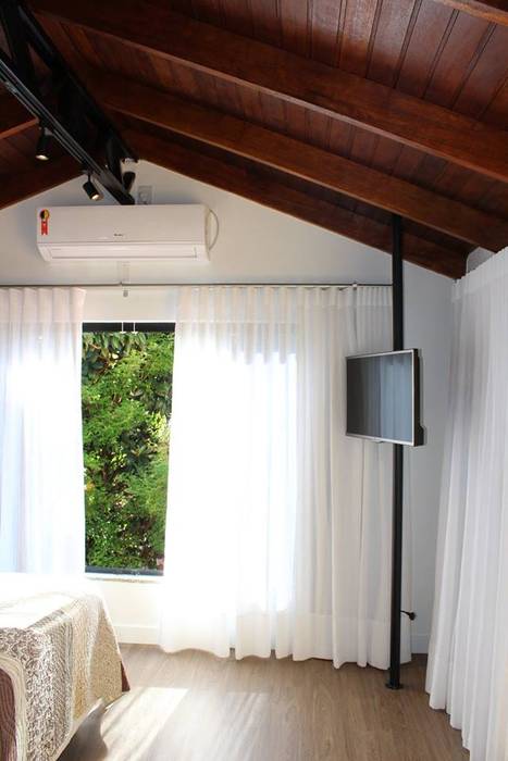 Dormitório suíte Cláudia Legonde Quartos modernos Madeira Efeito de madeira