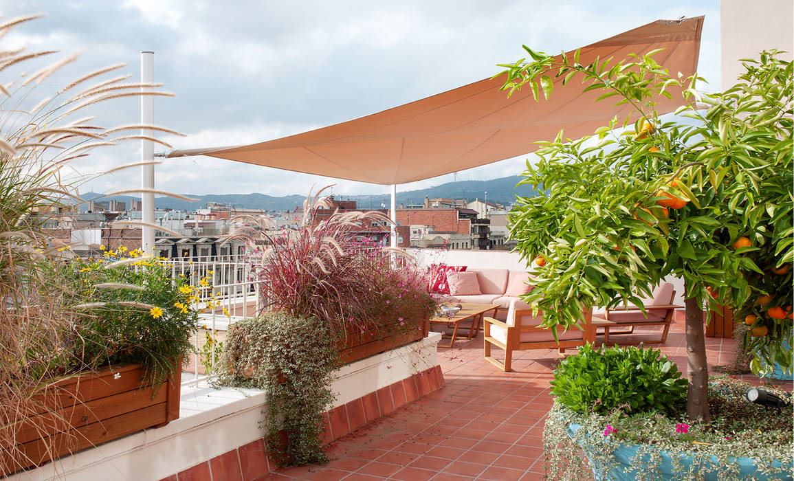 Terraza Abrils Studio Balcones y terrazas de estilo moderno terraza,toldo,jardineras,mobiliario exterior