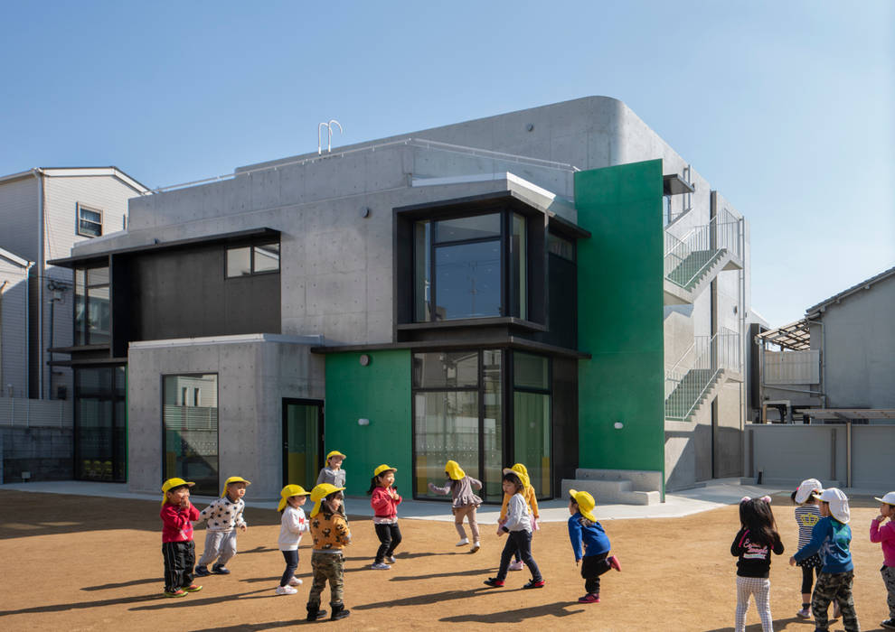 東大阪の保育園「Round & Sharp」累徳学園, Hirodesign.jp Hirodesign.jp Commercial spaces کنکریٹ Schools