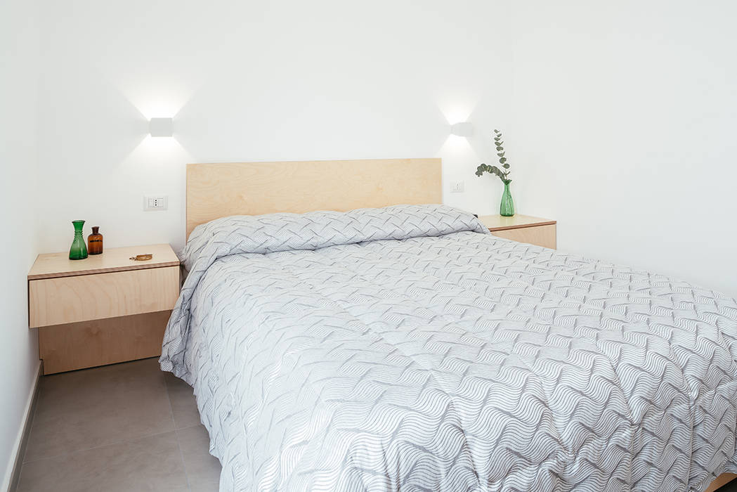 Casa RL, manuarino architettura design comunicazione manuarino architettura design comunicazione Minimalist bedroom Wood White