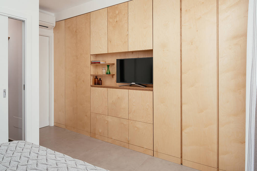 Parete divisoria manuarino architettura design comunicazione Camera da letto minimalista Legno Effetto legno parete attrezzata,parete tv,armadio