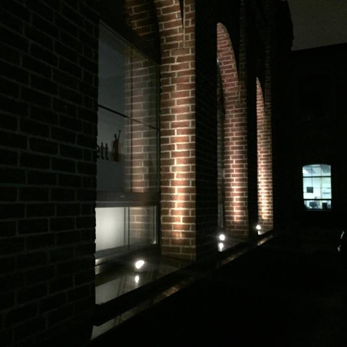 Освещение арочных проемов здания транспортной компании. CERTUS Lighting Вилла Кирпичи светодизайн,светильники,освещение,уличное освещение