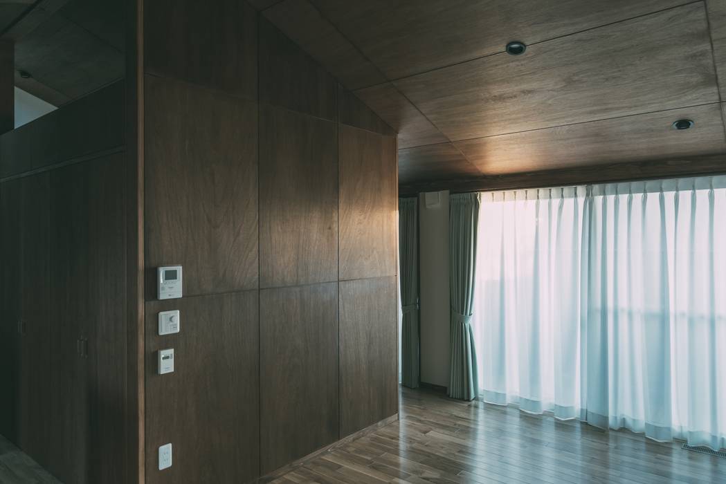 株式会社シーンデザイン建築設計事務所 Living Room Wood Brown Homify