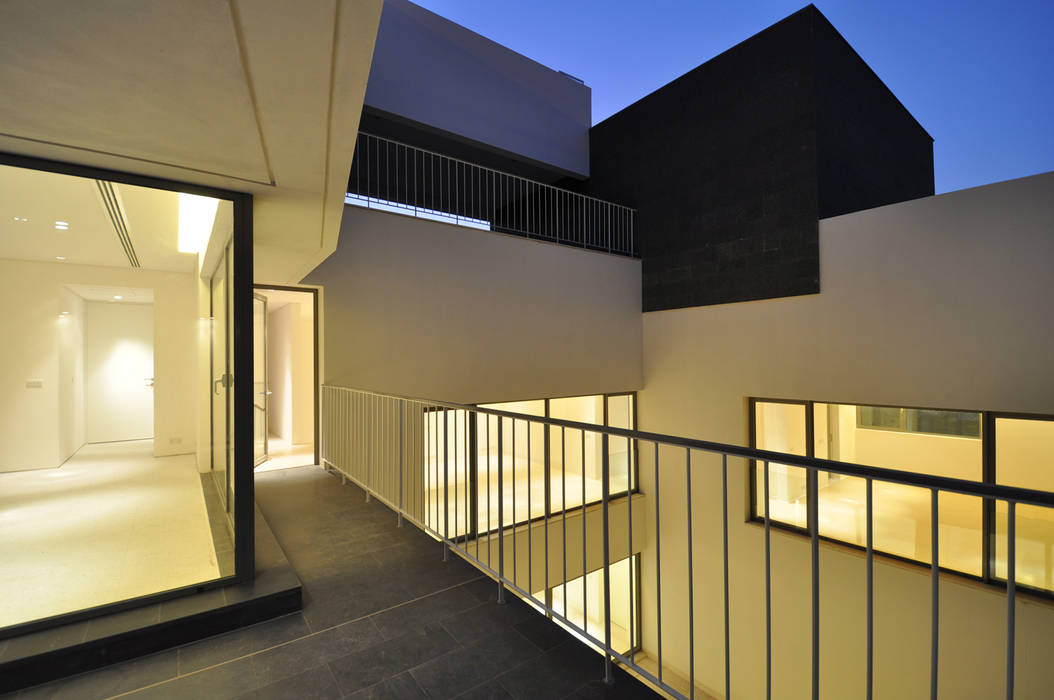 Proyecto de diseño y construcción de 6 casas unifamiliares adosadas de dos pisos , AGi architects arquitectos y diseñadores en Madrid AGi architects arquitectos y diseñadores en Madrid Patios & Decks Concrete